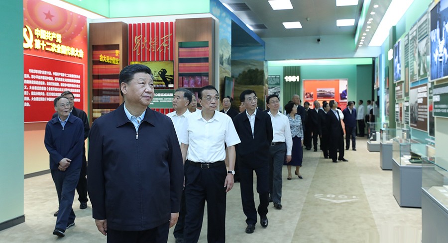 Leaders visit New China 70th anniversary exhibition