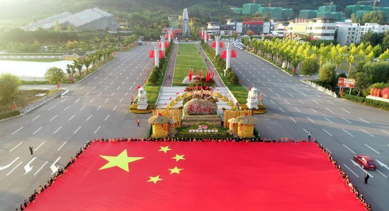 Luoyang flag ceremony for New China anniversary