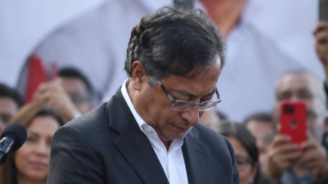 Colombian Election Upset: Progressive Candidate Bows Out to