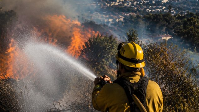 Boyle Heights Fire Update: Crews Nearing Control of Blaze |